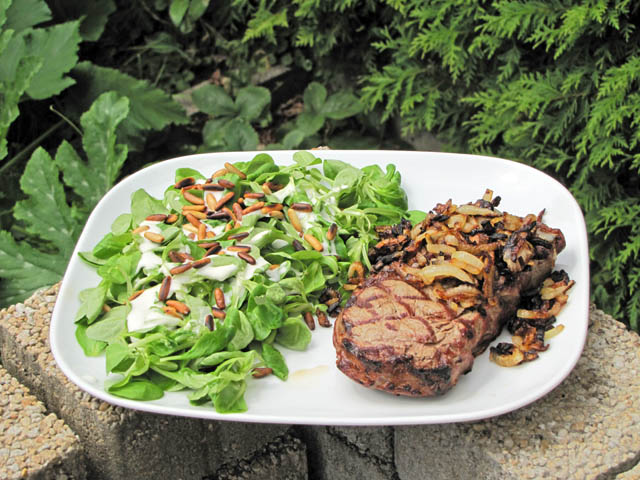 Tellerbild Rump Steak mit Salat