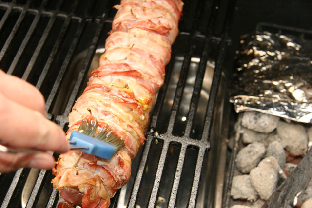 schweinefilet mit öl bestreichen