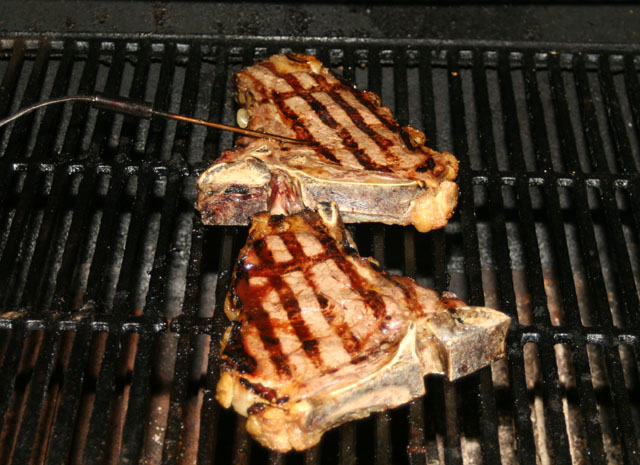 steak-mit-grillthermometer-bbq-county