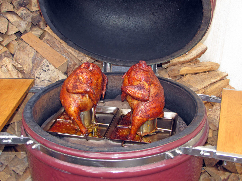 Beer Butt Chicken im Monolith