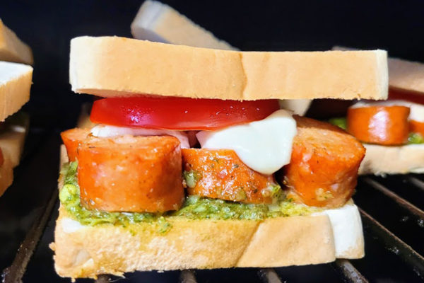 Salsiccia Burger mit Basilikum Pesto