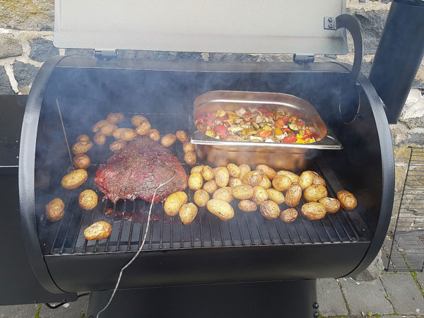 Rehkeule mit Grillkartoffeln und Grillgemüse