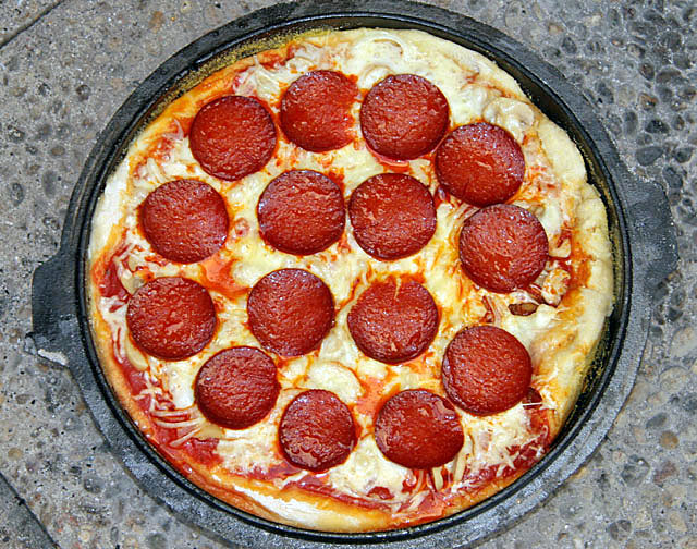 BBQ-County Dutch Oven Pizza