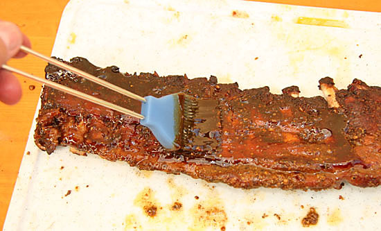 BBQ County Spare Ribs glasieren