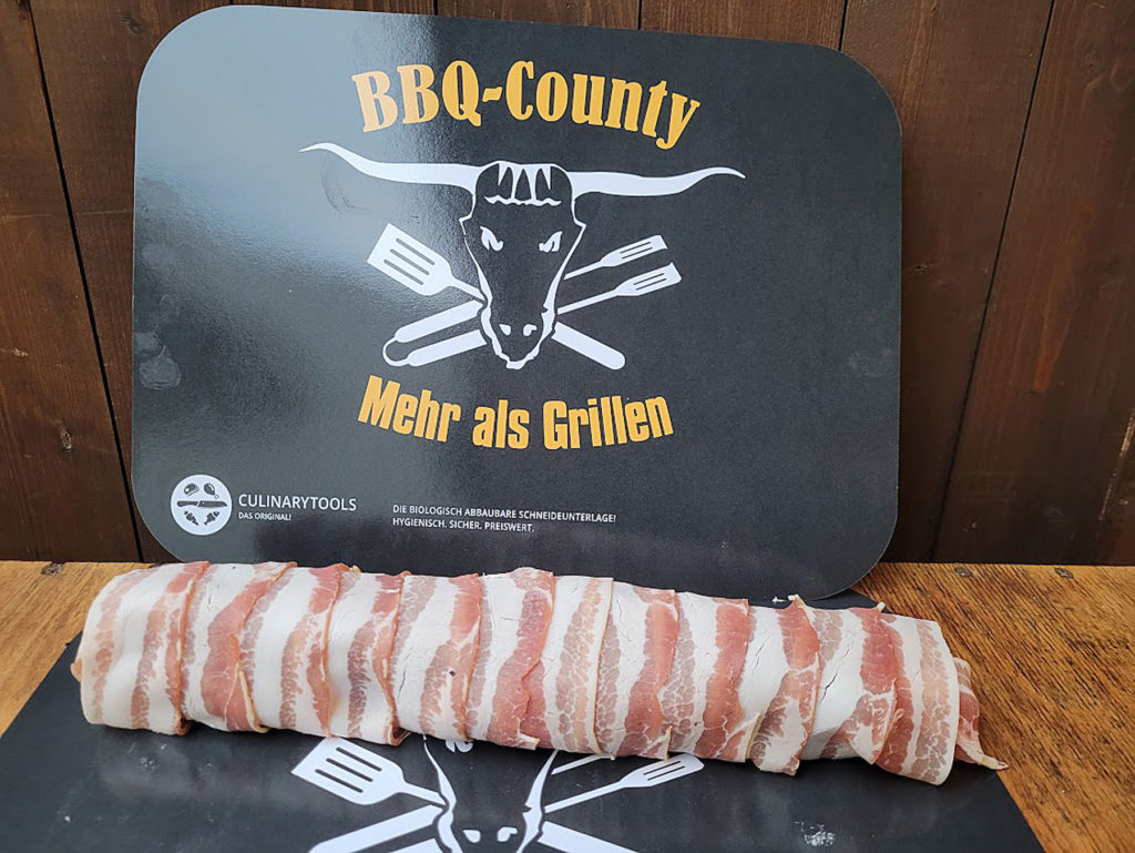 BBQ County Schweinefilet in Bacon gerollt
