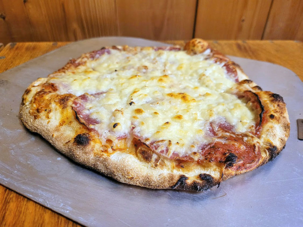 BBQ County Pizza Salami fertig