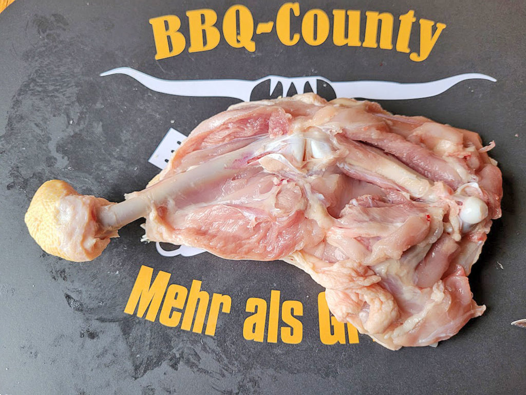 BBQ County Hähnchenschenkel zuschneiden
