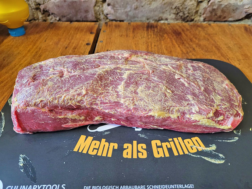 BBQ County Schmorbraten mit Senf betrichen
