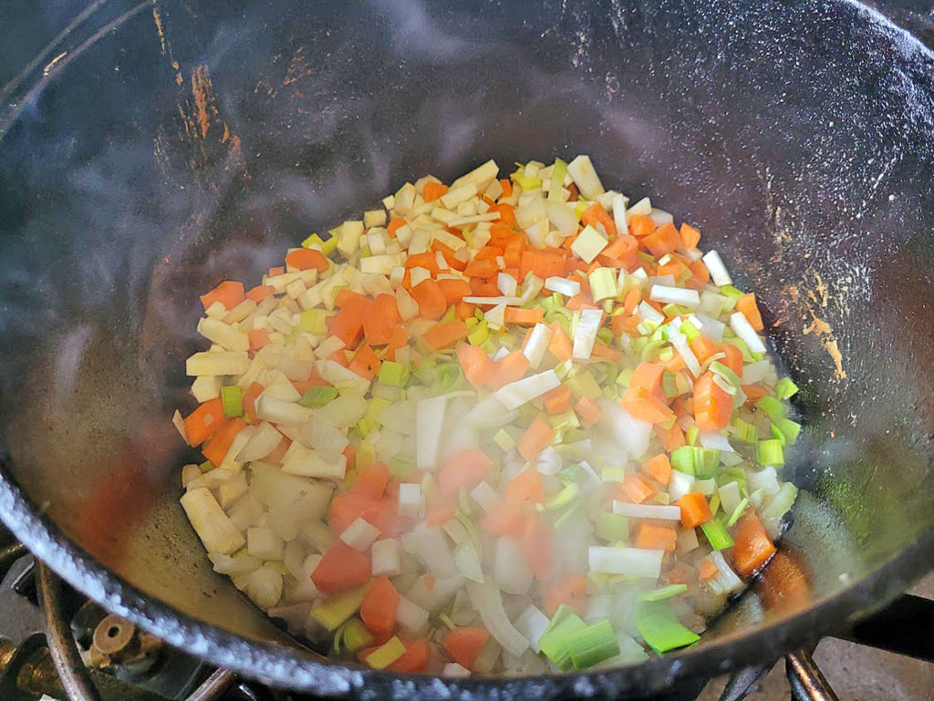 BBQ County Gemüse für Schmorbraten anbraten