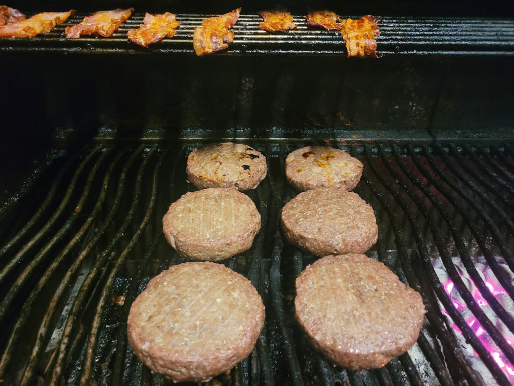 BBQ County Chili Cheese Burger indirekt gegrillt