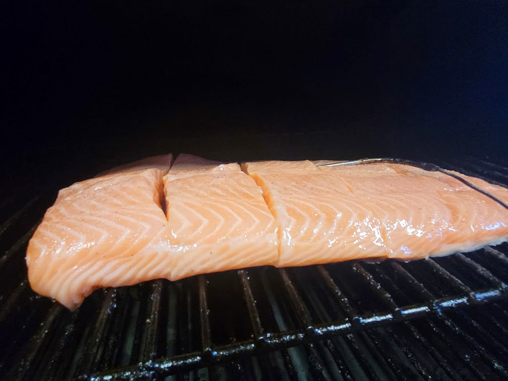 einfachster heißgeräucherter Lach auf dem Smoker