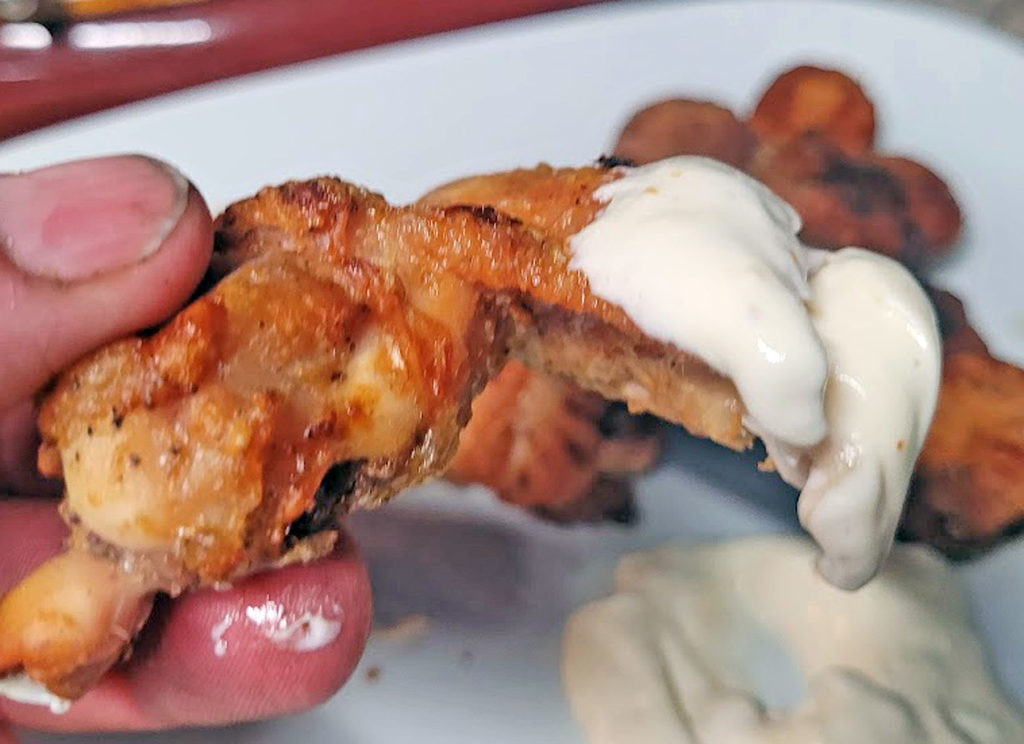 BBQ County Parmesan Wings mit Dip