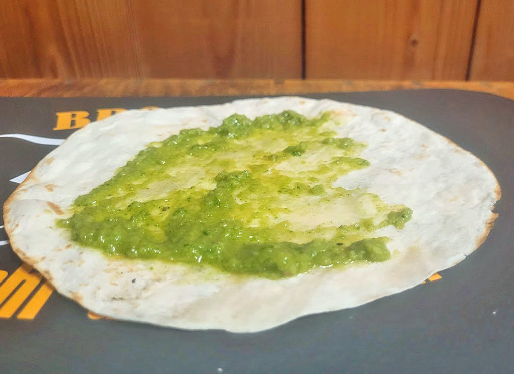 BBQ County Salsiccia Rolle Pesto auf den Wrap