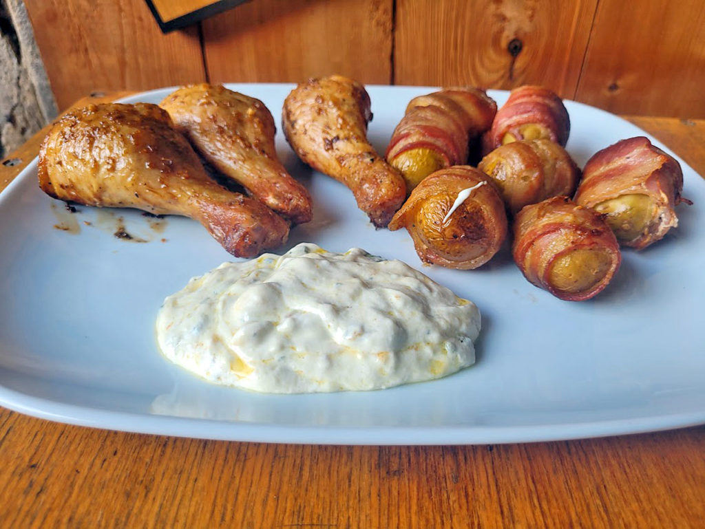 BBQ County Bacon Potato Wedges Tellerbild