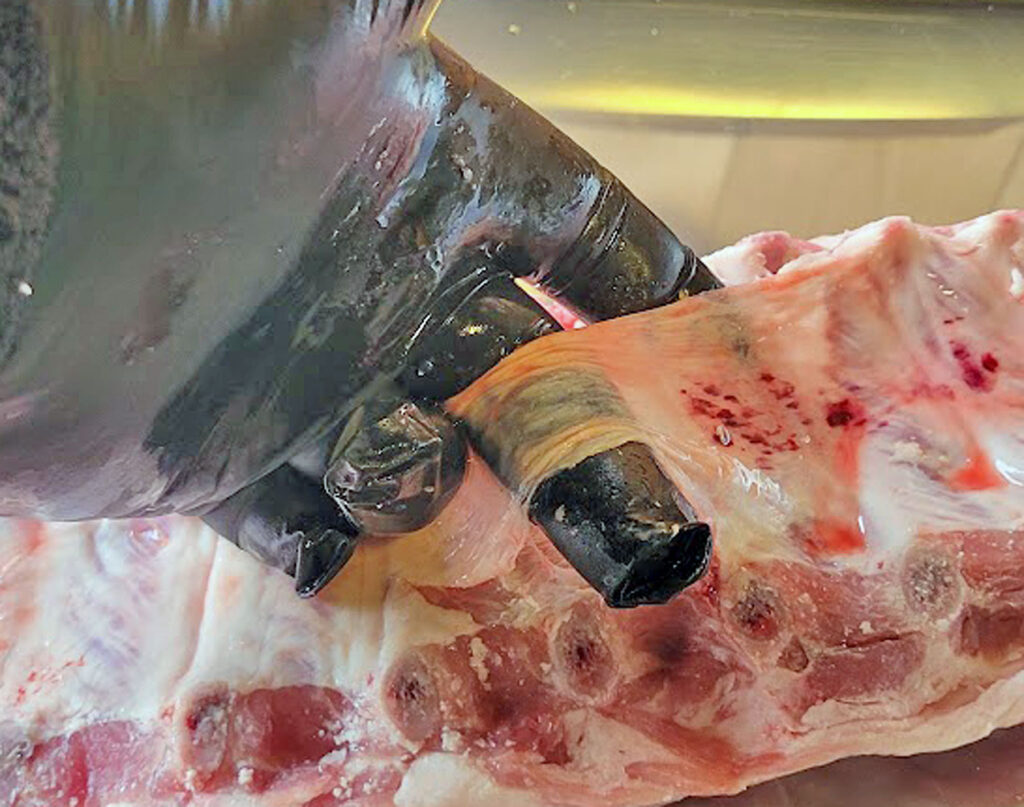 BBQ County Butcher Paper Ribs Silberhaut entfernen