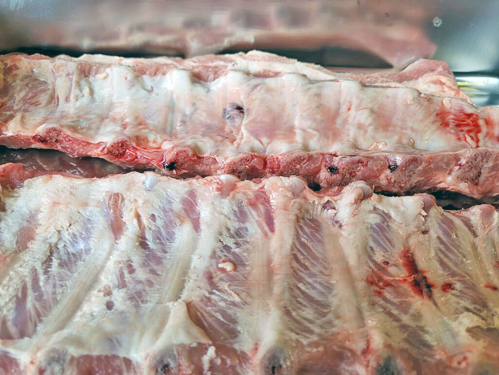 BBQ County Butcher Paper Ribs Silberhaut abgezogen