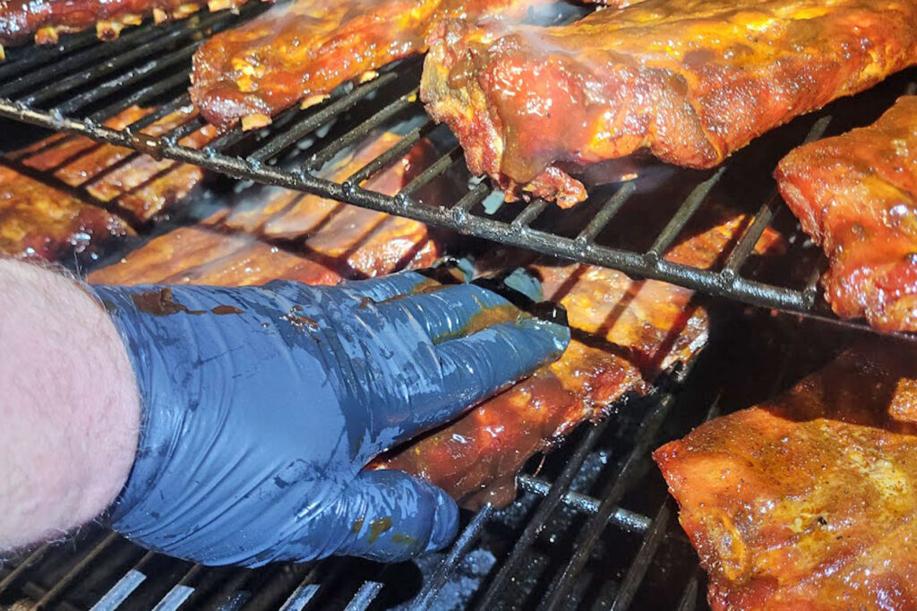 BBQ County Butcher Paper Ribs glasieren