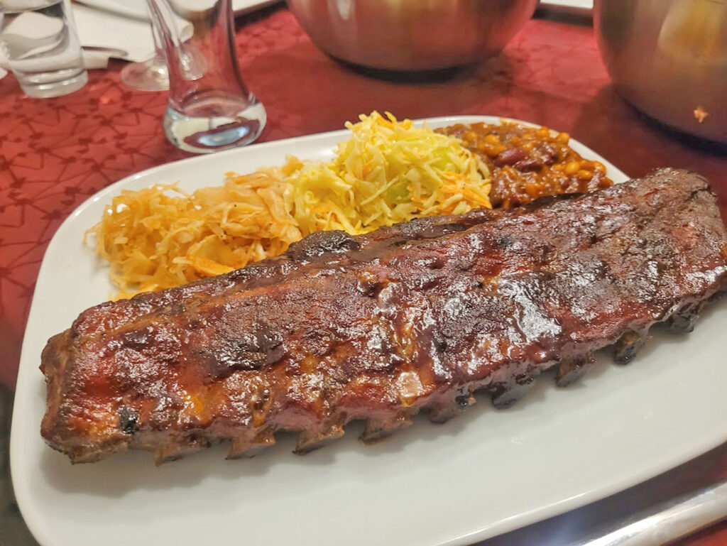 BBQ County Butcher Paper Ribs Tellerbild